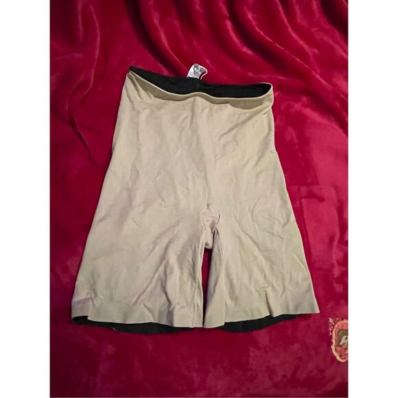 Assets Red Hot Label by Spanx XL Flipside Firmers Mid Thigh Reversible Shapers - Picture 2 of 11